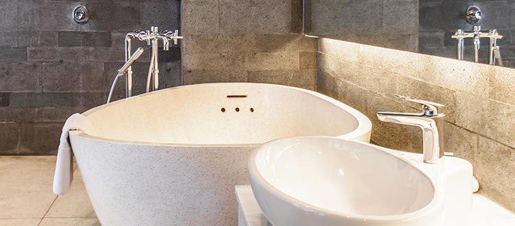 Pool suite room bathtub