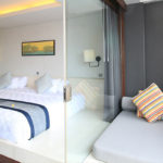 suite with canopy