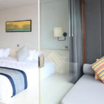 suite room with canopy