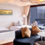suite room with canopy