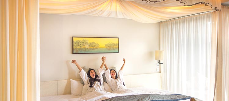 Suite room with canopy watermark hotel bali